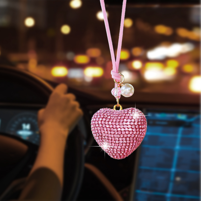 Diamond-studded love car inter – Car Accessories Juicy Couture recenzja i cena