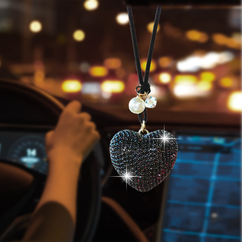 Diamond-studded love car inter – Car Accessories Juicy Couture recenzja i cena