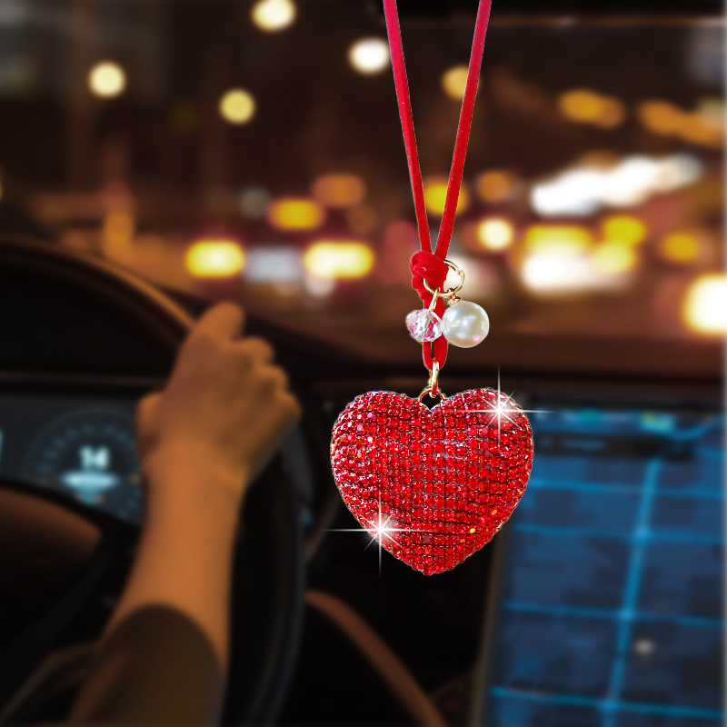 Diamond-studded love car inter – Car Accessories Juicy Couture recenzja i cena